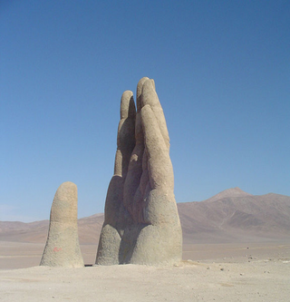 Illustration for article titled A mysterious, giant hand rises from the Chilean desert